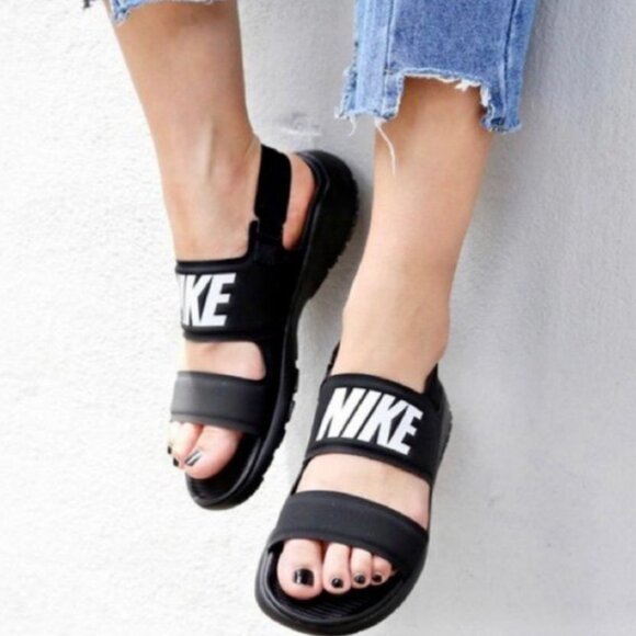 Nike Tanjun Women's Sandals Size 6 - Picture 1 of 11
